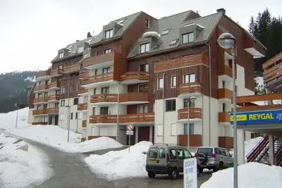 Image de Appartement cosy au pied des pistes avec balcon, proche commodités