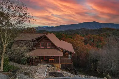 Image de Romantic Views | Hot Tub | Fireplace | Pool Access!