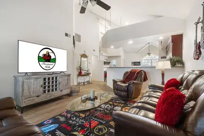 Image de Modern 3br Golf Course Condo • Sunroom, Recliners & Free WiFi • Sleeps 8