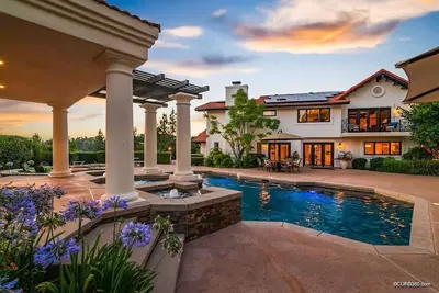 Image de Luxury Hilltop Estate:Game Room/VolleyBall/Pool/Hot Tub!