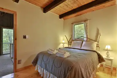 Image de Left Duplex Home Directly Across From Pico Mountain, Close to Killington.