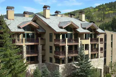 Image de Convenient 2br Antlers in Lionshead Village condo - walk to gondola, pool & gym!