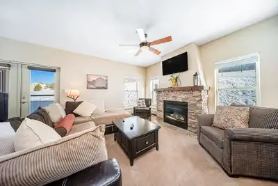 Image de Ideally located mountain getaway w/ shared pool, gas grill, & scenic balcony