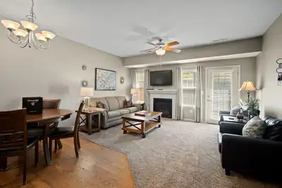 Image de Branson City Getaway • 3br Townhouse with Home Comforts & Patio Pergola + Show & Golf Deals!