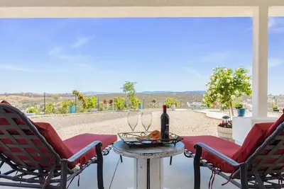 Image de Breathtaking view with a heated lap pool