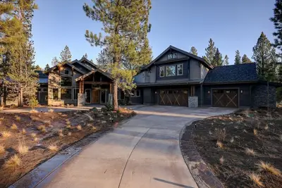 Image de Northwest Luxury with Access to Exclusive Golf