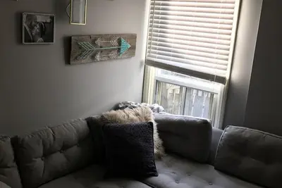 Image de Nicely appointed, quiet private apartment 100 M from the Danforth