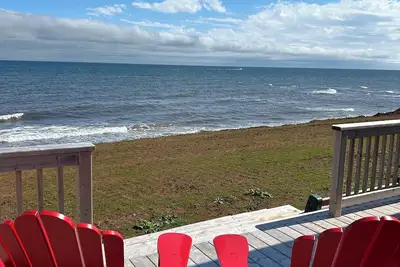 Image de Ocean Front Property, Nearby Beaches and Breathtaking Sunsets!