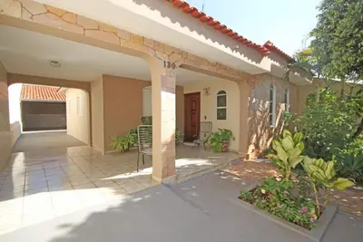 Image de Comfortable and spacious house.