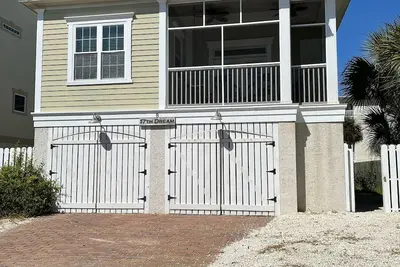 Image de Beach house, five min walk from both the beach and the best street in town