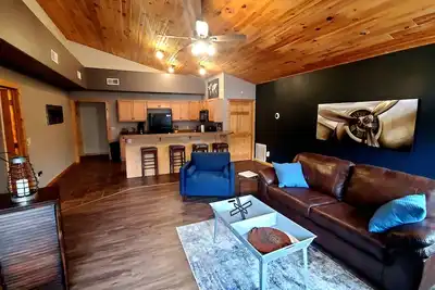 Image de \"Upscale Accommodations\" with an \"Up North\" location!
