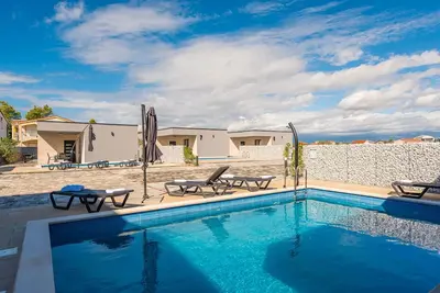 Image de 4-star villa for 4-6 pers | Pool | Fitness and Spa Center | Sports fields