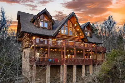 Three-story cabin w/ hot tub, game room, & theater room