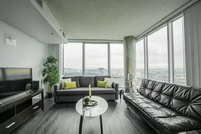 Downtown 2br Apartment near Convention Center by RedAwning