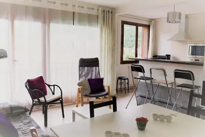 Image de T3 rénové, centre-ville Barcelonnette, proche navettes, 6 pers, balcon, ascenseur