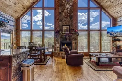 Image de Campfire Lodge is a beautiful cabin with all the special touches needed to make your stay memorable!