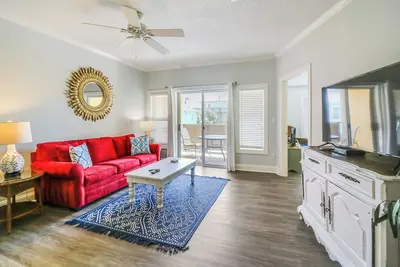 Image de Stay at this beach condo and be close to everything!