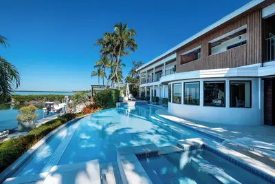 Image de Iconic Ted Williams Estate. Bayfront, Heated Infinity Pool & Hot Tub, Dockage.