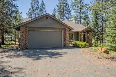 Image de Central Sunriver Getaway with Access to Exclusive Golf