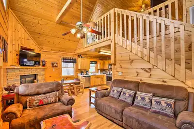 Image de Scenic Sevierville Cabin: Hot Tub, Panoramic Views