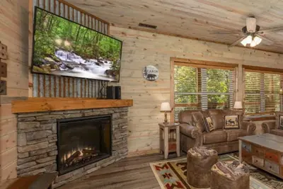 Luxury Smoky Mtn Cabin | Hot Tub, Game Room, Views | Dog-Friendly, Flat Driveway