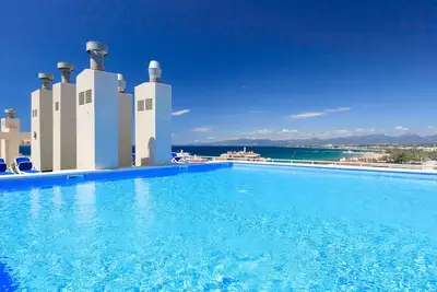 Image de Appartement avec climat et piscine sur le toit · Uhc Central Park 327