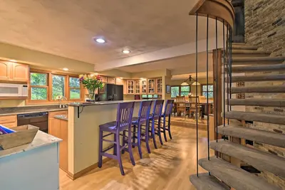 Image de Spacious Lakehouse w/ Deck, Kayaks, & Dock!