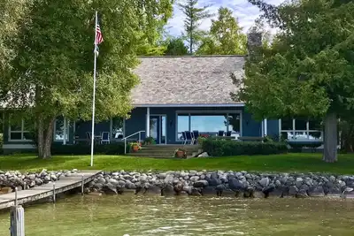 Image de Beautiful waterfront cottage on the West Arm with fabulous sunsets.