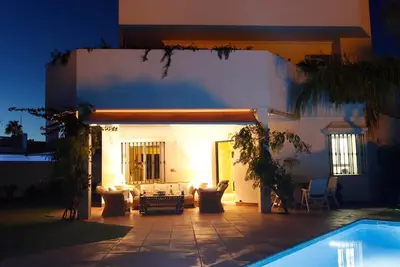 Image de Casa El Camarote - Beautiful holiday home with private pool and garden full of palm trees, close to the beach