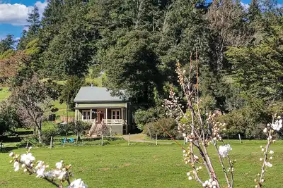 Image de Duncans Mills historic beauty with vast valley views & hot tub - pets ok!