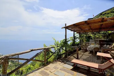 Image de Casa Alcea: A characteristic and welcoming three-story independent house made of stone, with Free Wi-Fi.