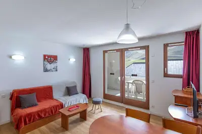 Image de Studio cabine, piscine couverte et fitness, parking, proche pistes, calme, terrasse exposée sud