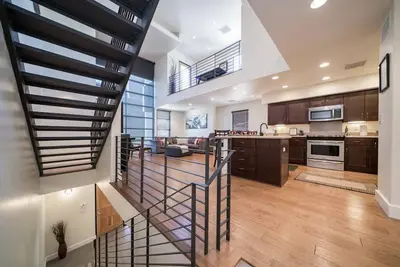 Image de Bright Sun-Kissed Trendy Tempe Townhouse by Asu