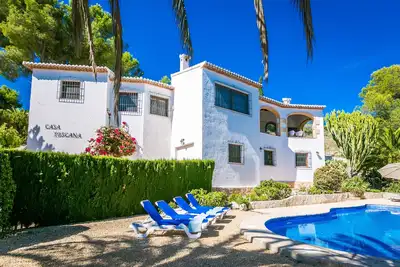 Villa de 3 chambres dans un quartier calme