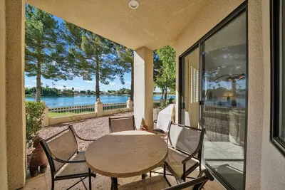 Image de Waterfront 1st Floor, Gated, 2 Bd, 2Ba + Den, Family Friendly, Pet Friendly.