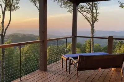 Image de Broken Heel adults only escape.