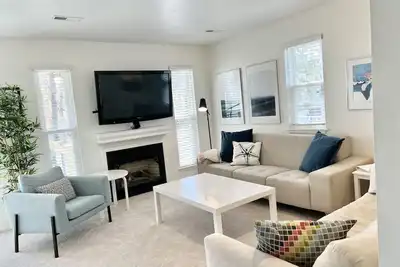 Image de Updated In 2022  @Oceanfront - 3 Blocks 2Beach! 2 Suites 2. 5 bath - great deck!