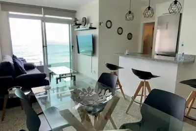 Nice apartment with large terrace facing the sea