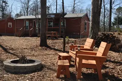 Image de Luxury cabins in the foothills of the Blue Ridge Mountains