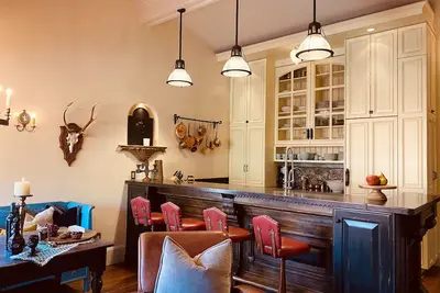 Image de 200 ft. to Gondola w/ parking, balcony, fireplace & views! Walk to shops & food!