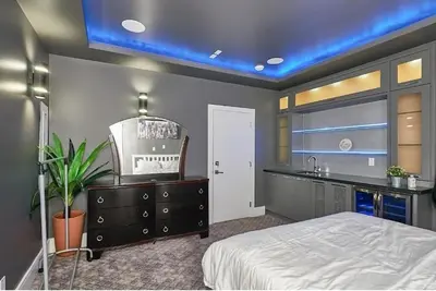 Image de Family Friendly 3Bed Rooms Basement Suite, The Chateau -Modern & Luxurious