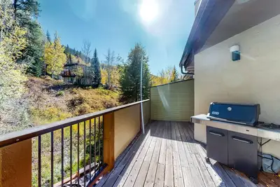 Image de Comfortable, family-friendly townhouse with mountain views and a full kitchen