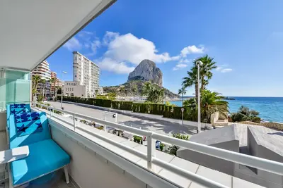 Image de Modern apartment with large, 40 sqm terrace 1st line, with fiber optic connection
