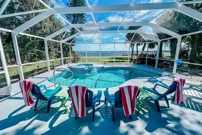 Image de SeaTurtle 🐢Bayfront w/ heated pool, steps to Beach, Sleeps 10, Pets🐾