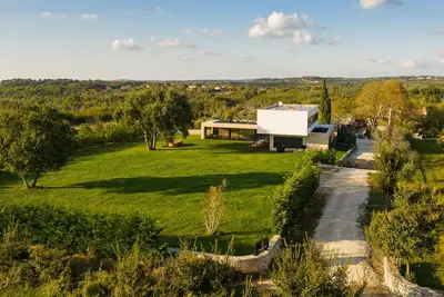 Image de Yellow Tree Jurici Home & Spa with a large garden and indoor/outdoor pool