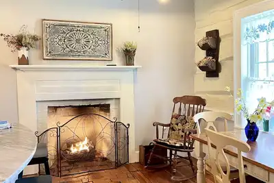 Image de Charmingly renovated historic Canal House on C&O along Potomac close to Antietam