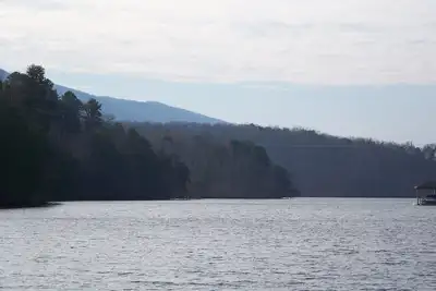 Image de Witcher Roost located with Lake Front and Mountain Views.