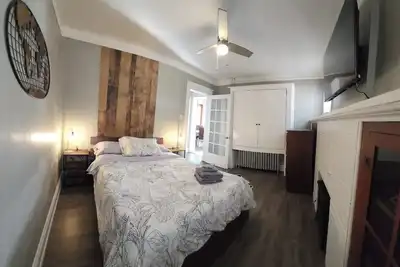 Image de Main level 2 bedroom -- Ensuite Laundry --Central Dt