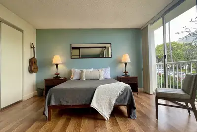 Image de Beautiful Makaha Valley, Best Beaches on Oahu, and Mountains for days.