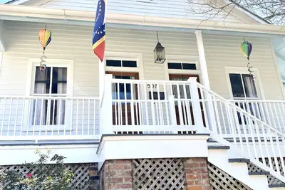 Image de A 126 Year Old Luxury Cottage in Natchez. Free Breakfast Voucher! !